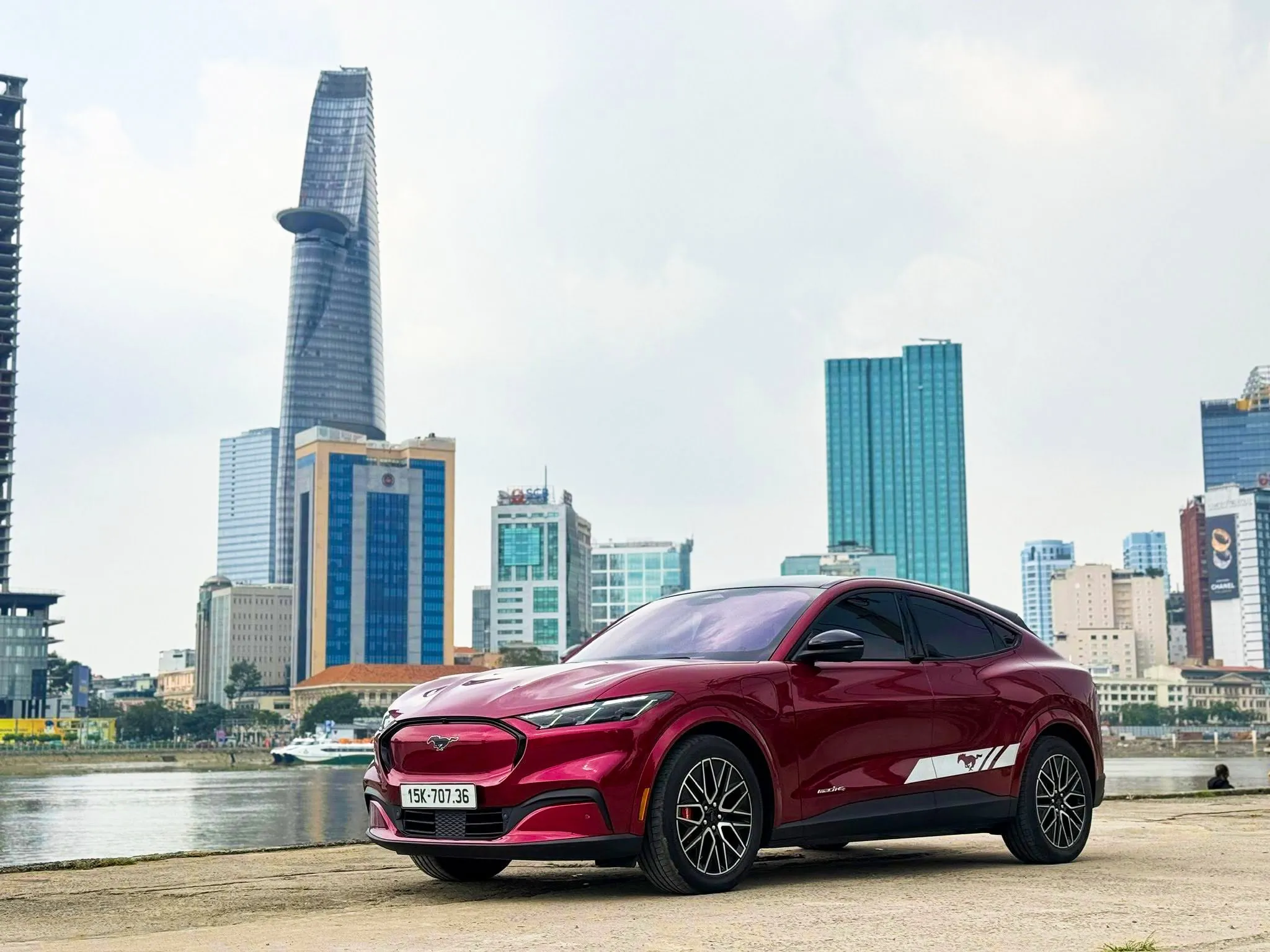 Ford Mustang Mach-E giảm giá sốc 900 triệu đồng tại Việt Nam