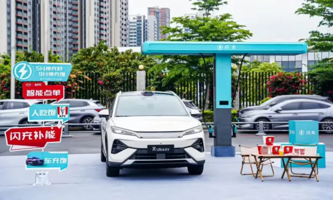 BYD hợp tác KFC: Sạc xe và
