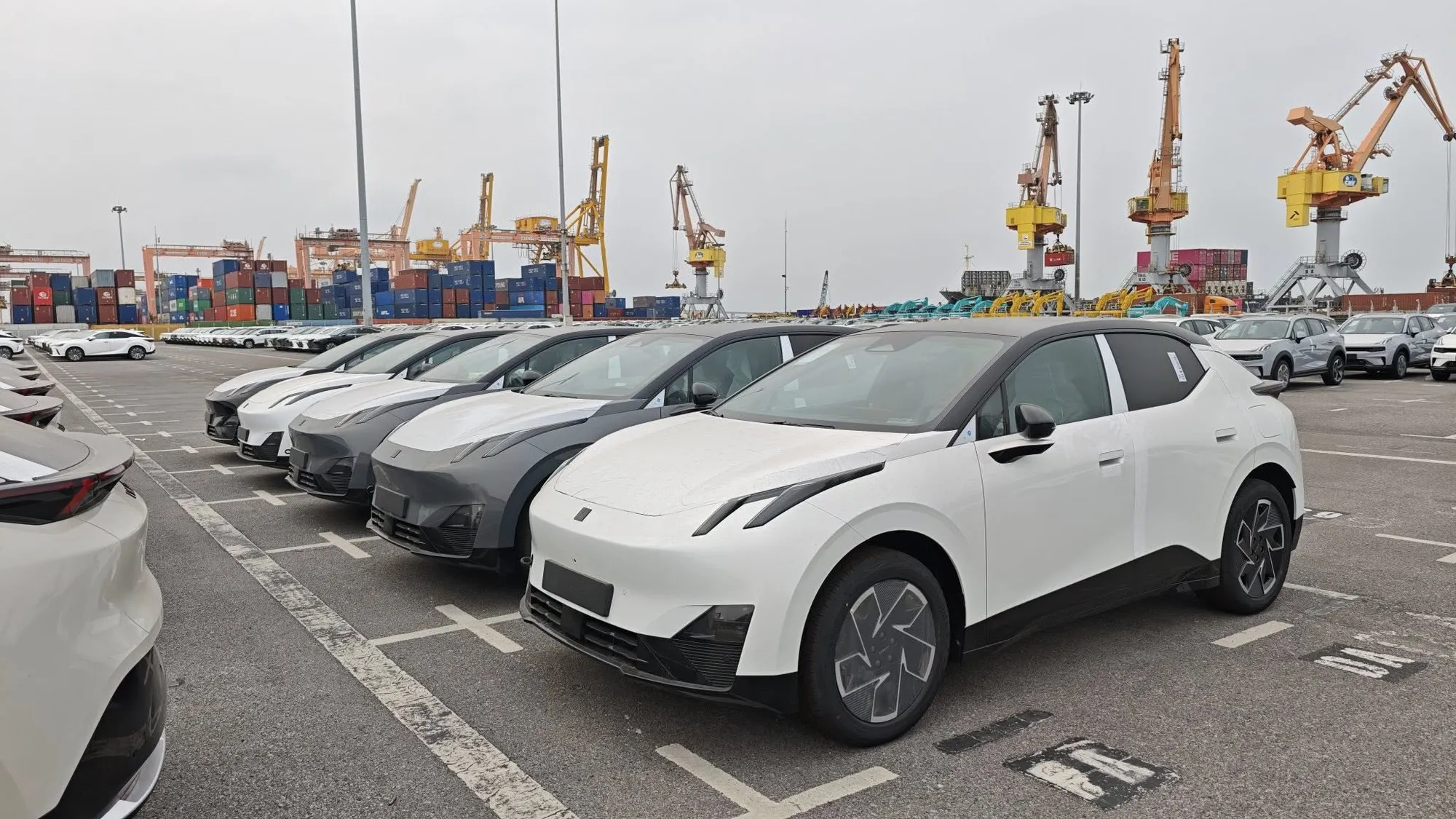 Lynk & Co 02: CUV coupe thuần điện sắp về Việt Nam, giá dự kiến 900 triệu