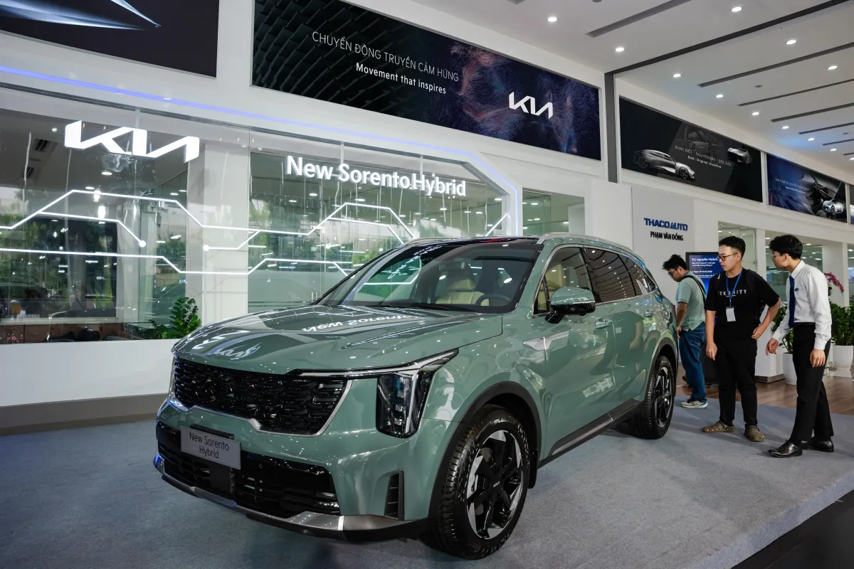 Kia Sorento Hybrid Lộ Diện: SUV 7 Chỗ