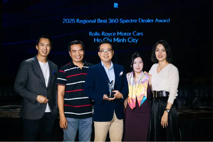 Rolls-Royce vinh danh nhà phân phối TP.HCM với giải thưởng Spectre toàn diện