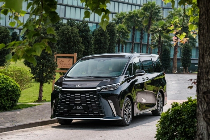 Lexus 'Xả Hàng' Xe Hybrid: Giảm Sâu Tới 360 Triệu Đồng, Bảo Hành 10 Năm