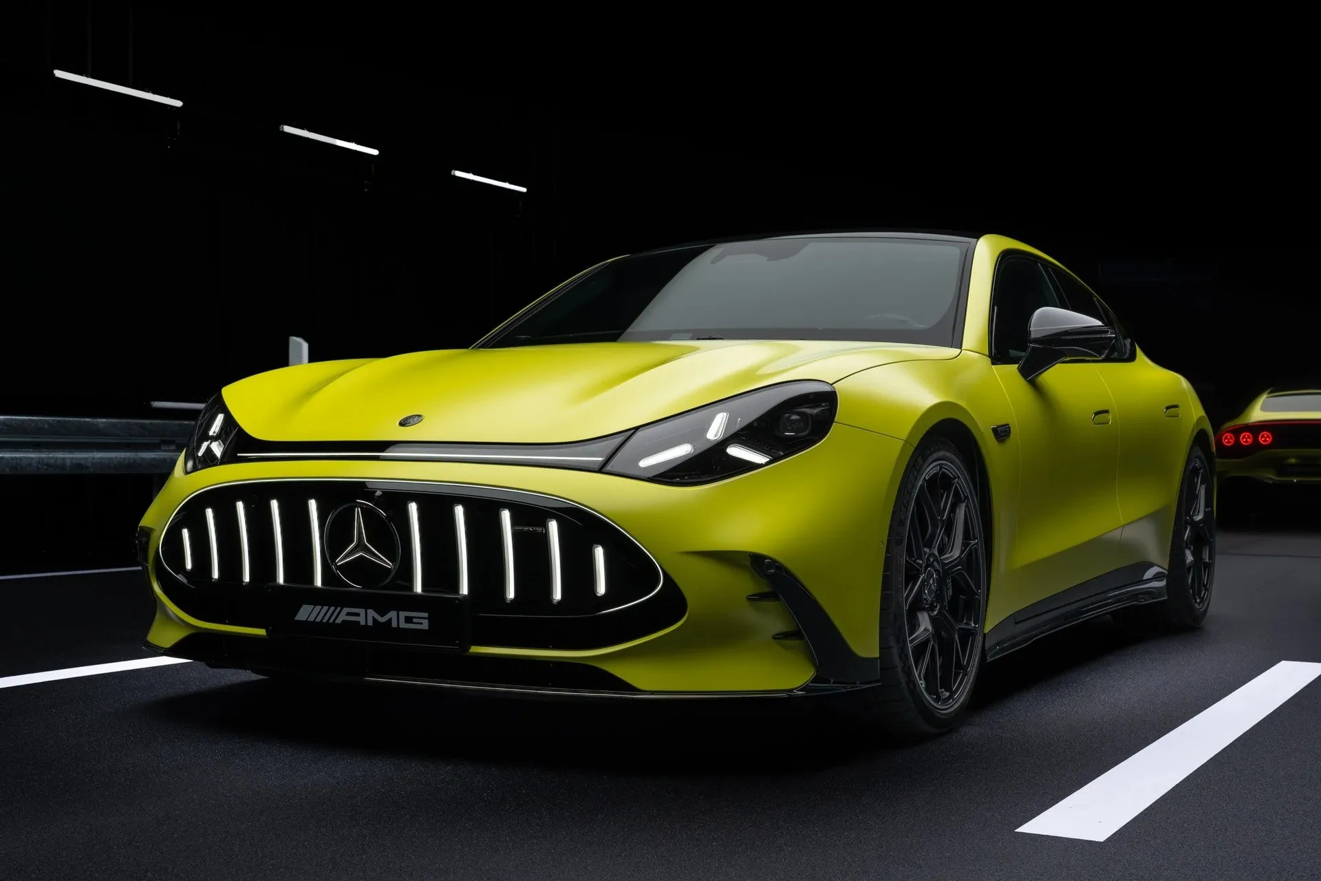 Mercedes-AMG GT 4-Door Coupe thế hệ mới: Xe điện hiệu suất cao