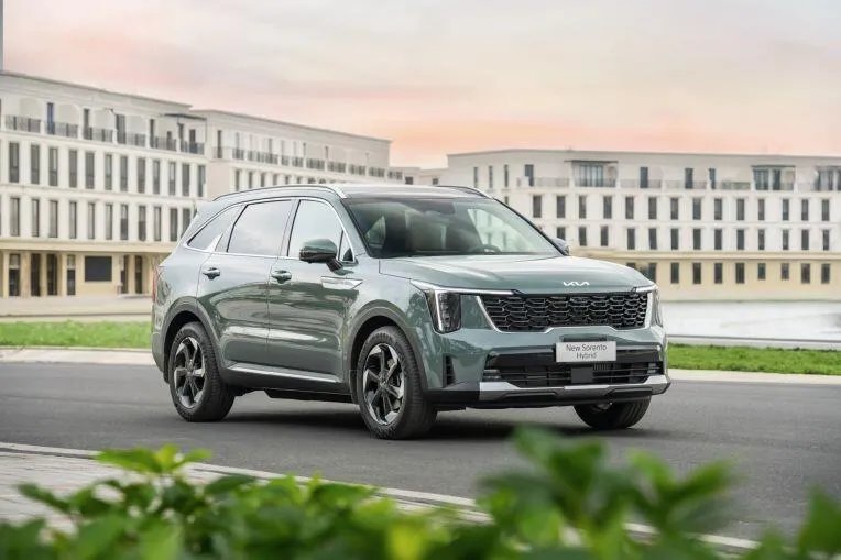 Kia New Sorento Hybrid ra mắt: SUV 7 chỗ giá từ 1,349 tỷ, ưu đãi hấp dẫn