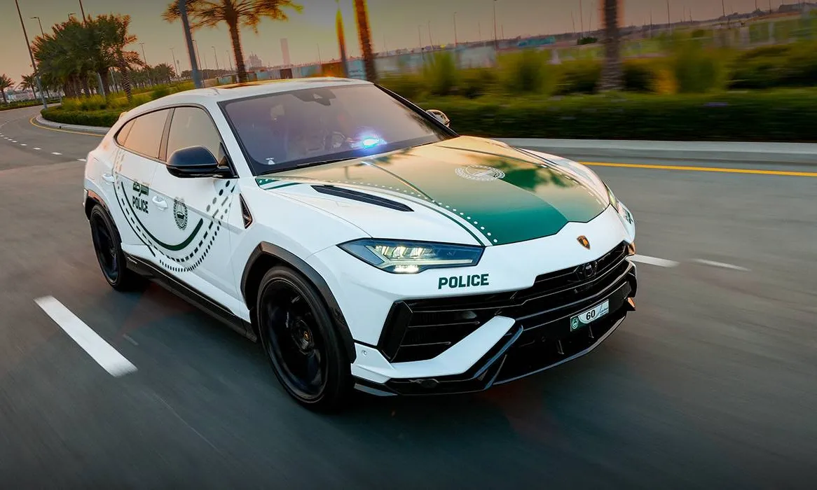 Dubai bổ sung SUV hybrid BYD Denza B8 vào dàn xe tuần tra