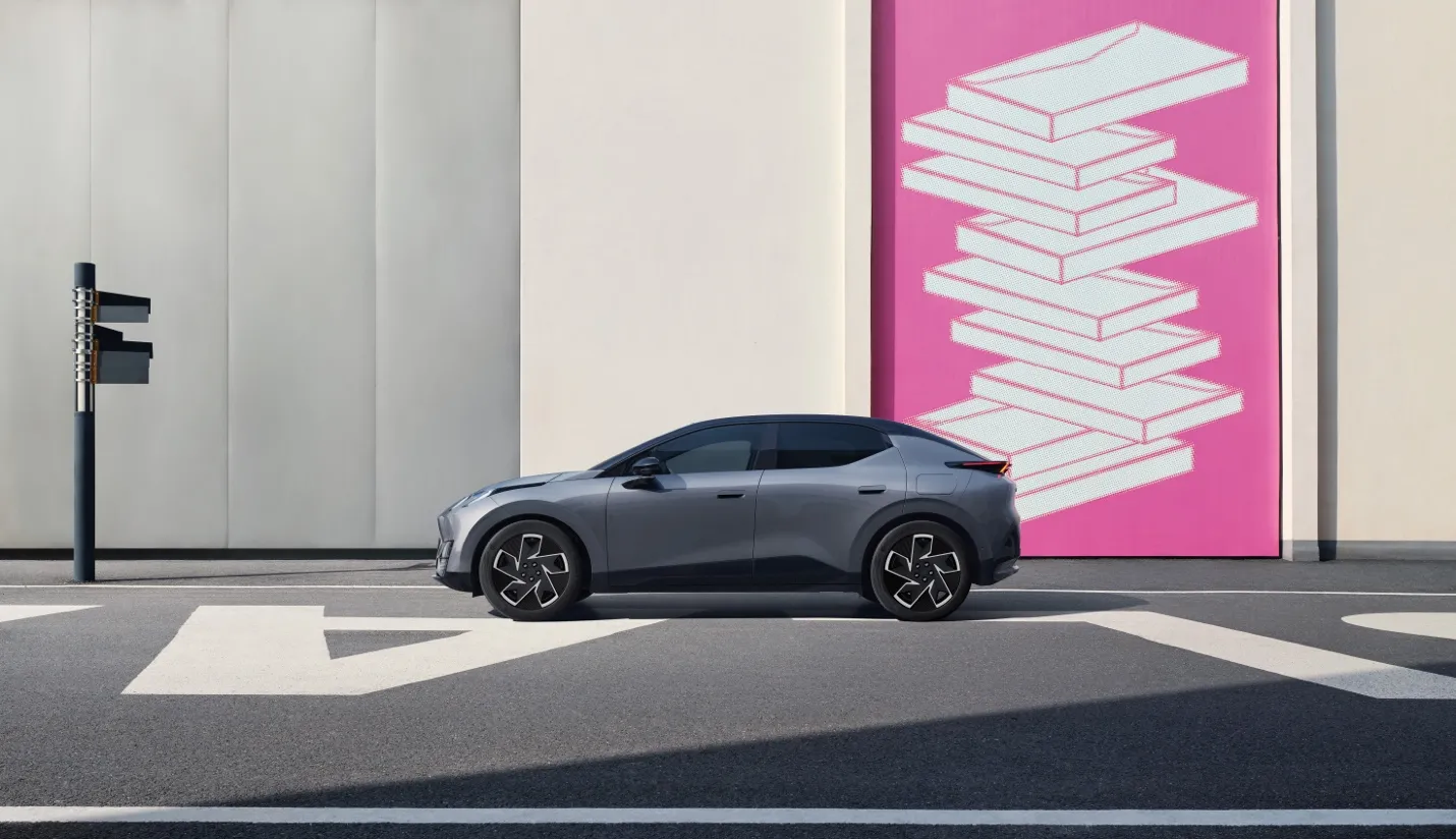 Lynk & Co 02 ra mắt tại Việt Nam: SUV điện coupe, tăng tốc ấn tượng