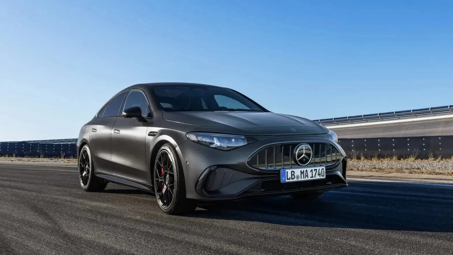 Mercedes-AMG CLA 45 EV: Sedan điện hiệu suất cao, pin 94 kWh