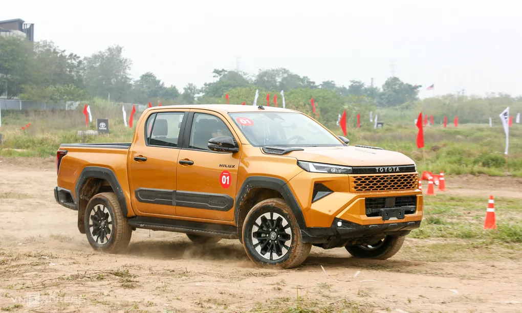 Thị trường bán tải 2026: Hilux thu hẹp khoảng cách, Ranger giảm doanh số