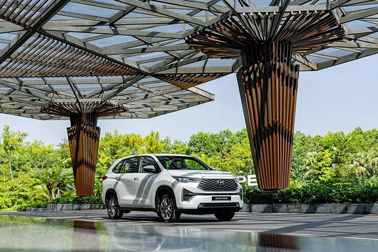 Toyota Innova Cross tháng 7/2026: Giá lăn bánh, ưu đãi và thông số chi tiết