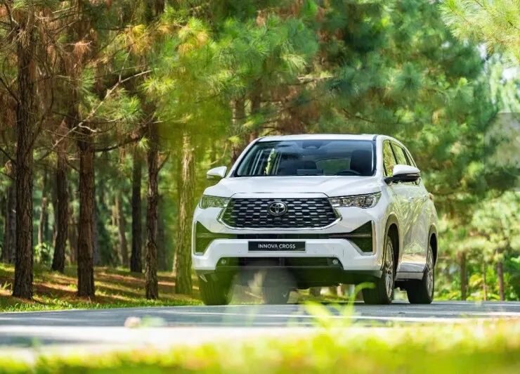 Honda HR-V e:HEV RS và Innova Cross HEV: Cuộc đối đầu xe hybrid