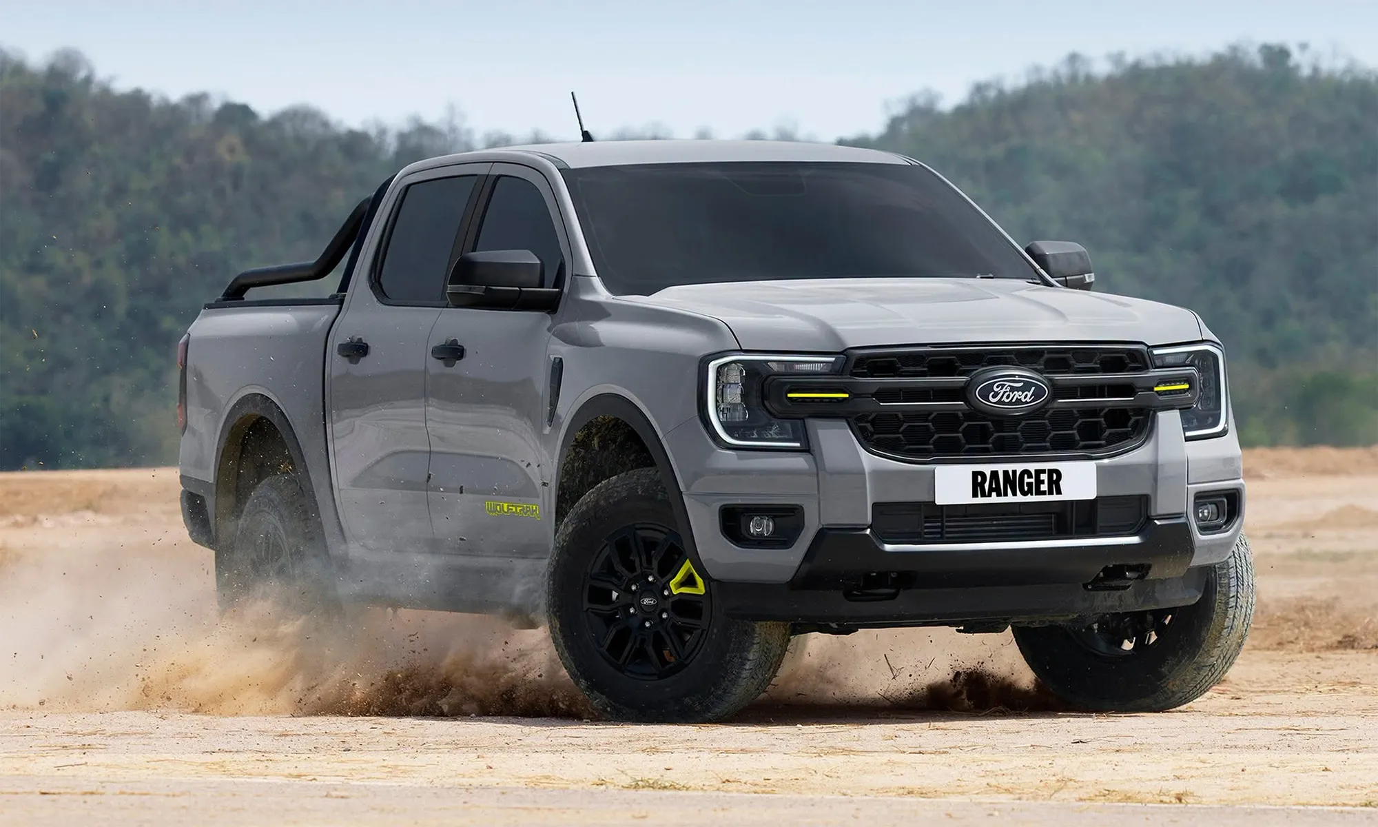 Ford Ranger Wolftrak mới: Mạnh mẽ, tiện nghi, giá từ 30.000 USD