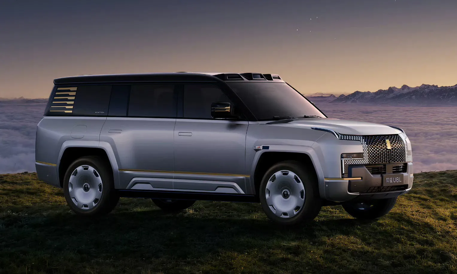 BYD Yangwang U8L: SUV EREV dát vàng, 1.180 mã lực cạnh tranh Maybach