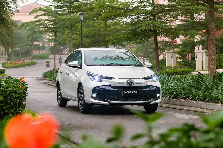 Toyota Vios 2026: Giá lăn bánh, ưu đãi 100% phí trước bạ tháng 8