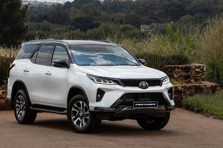 Cập nhật giá xe Toyota Fortuner tháng 8/2026 và thông số chi tiết