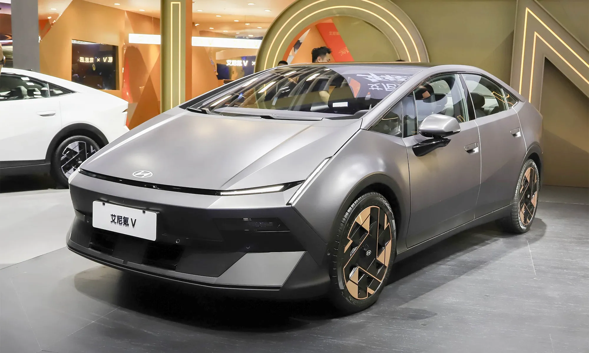 Hyundai Ioniq V: Sedan điện