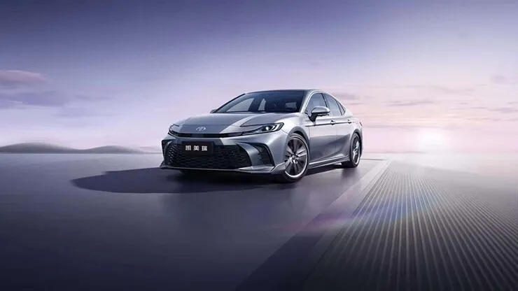 Toyota Camry 2026: Nâng cấp nội thất, giá từ 666 triệu