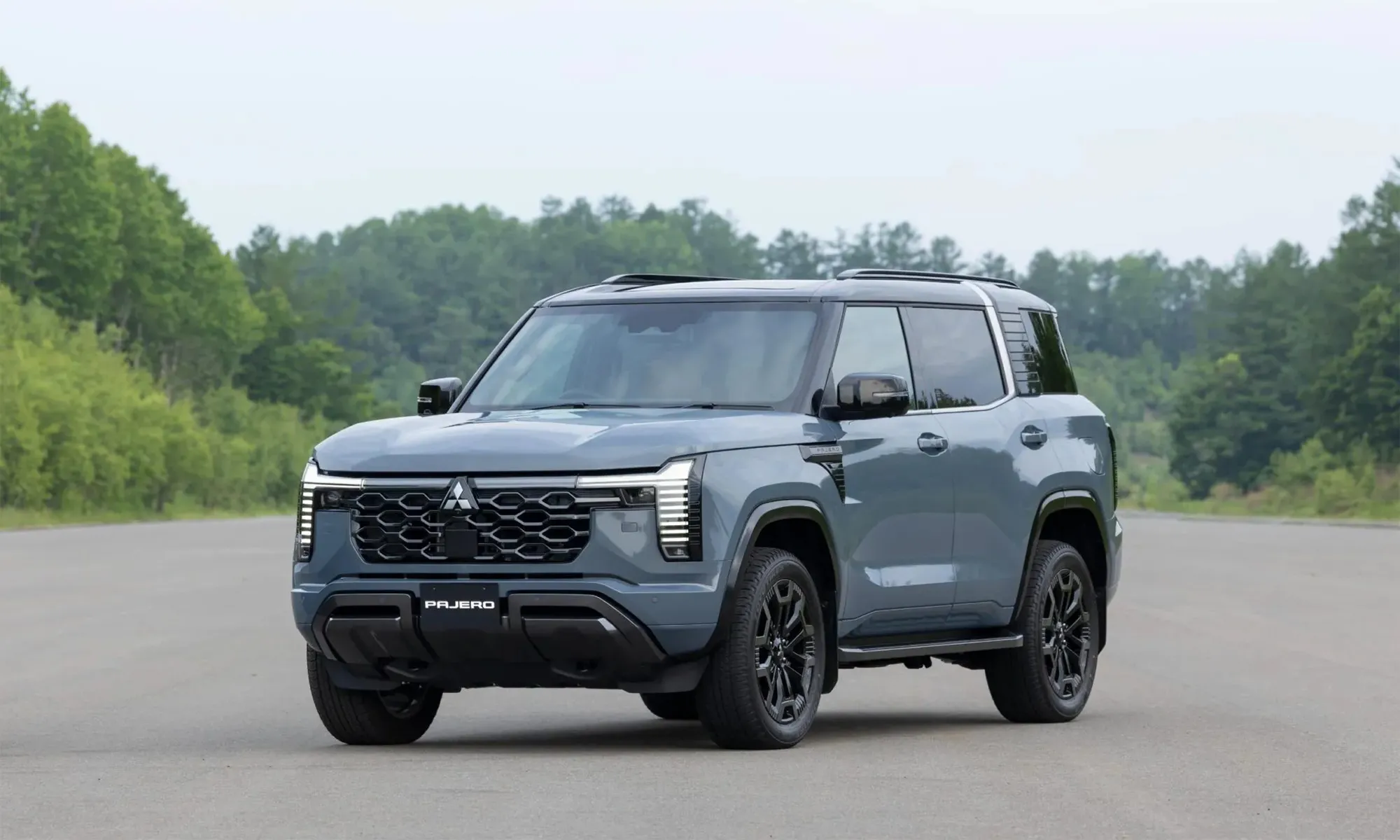 Mitsubishi Pajero thế hệ mới: Giá từ 49.300 USD, trang bị đa dạng