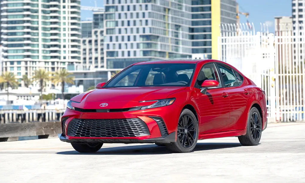 Toyota Camry 2027: Giá tăng nhẹ, giữ vững sức hút sedan hybrid