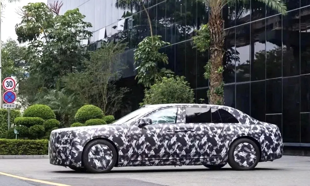 BYD Yangwang Sedan: Phong cách Rolls-Royce, pin thể rắn tiên phong