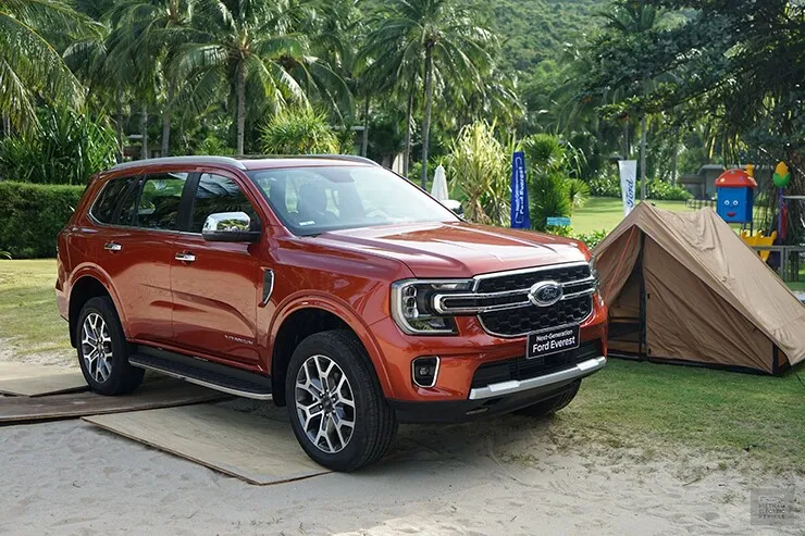 Ford Everest tháng 9/2026: Giá lăn bánh, ưu đãi hấp dẫn