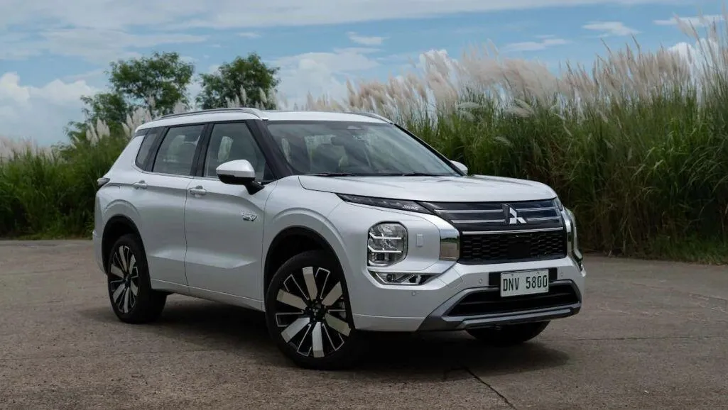 Mitsubishi Outlander PHEV 2026: SUV điện hóa mạnh mẽ sắp về Việt Nam