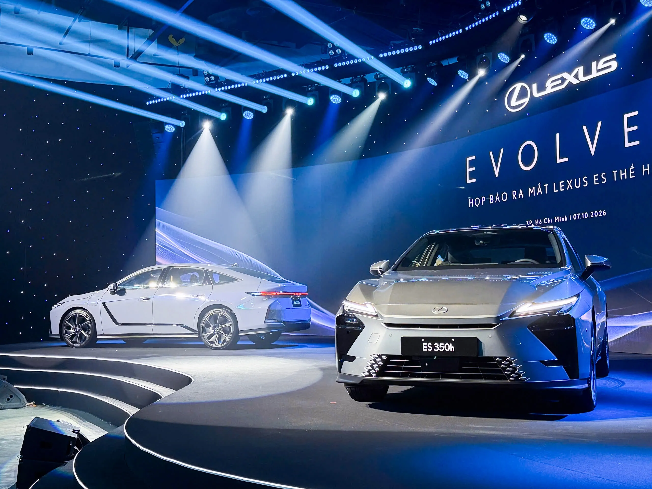 Lexus ES thế hệ mới ra mắt: Hybrid và thuần điện, giá từ 2,34 tỷ đồng