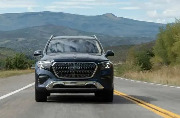 Mercedes-Benz GLS nâng cấp: Động cơ V8 mạnh mẽ, công nghệ đỉnh cao