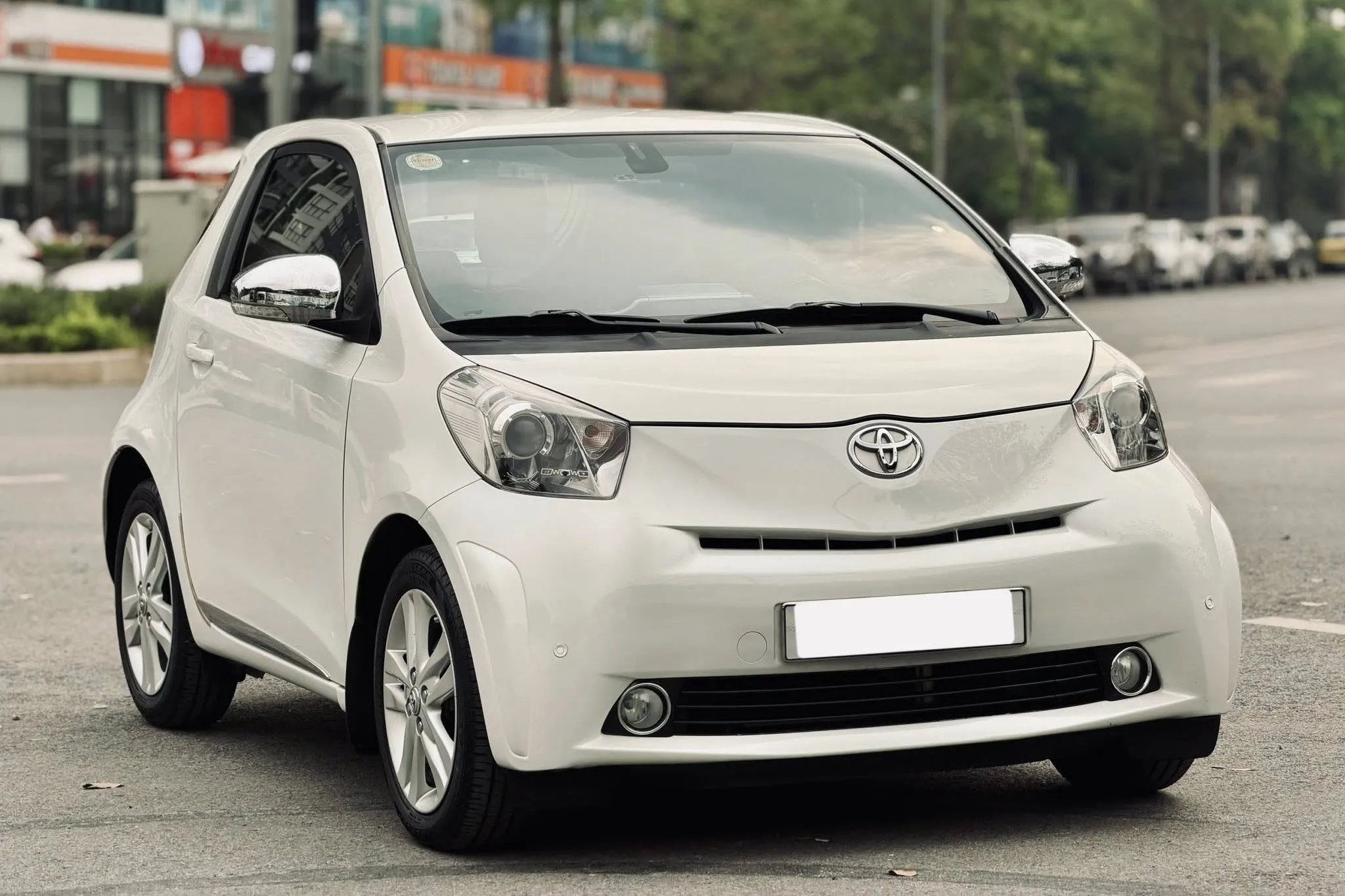 Xe độc lạ Toyota iQ, hơn 10 năm tuổi vẫn có giá 800 triệu đồng - 1