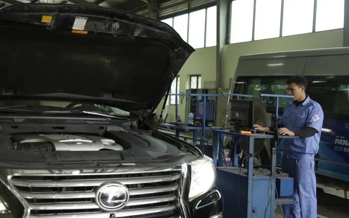 Đăng kiểm xe tại Hà Nội. Ảnh: Phạm Chiểu.