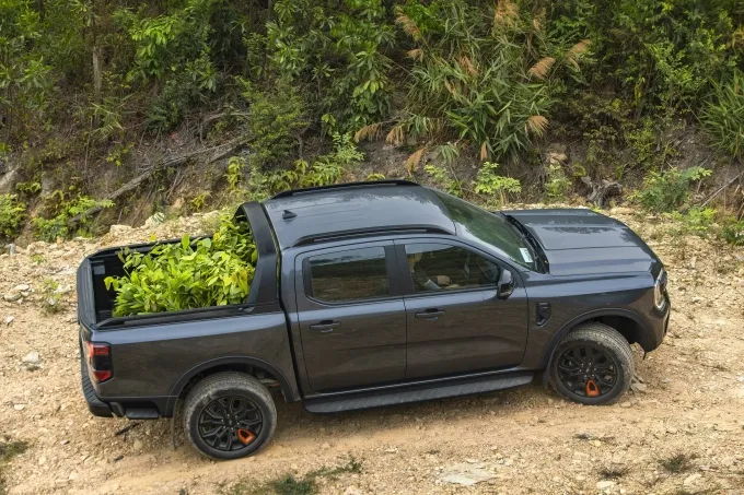 Wildtrak V6 cho phép xe chuyển đổi linh hoạt giữa nhu cầu vận hành đô thị và off-road.