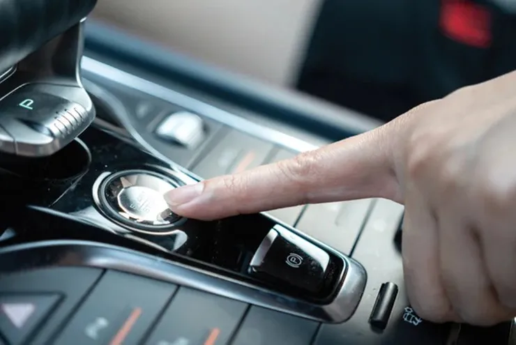 Mọi hệ thống xe đều có cách xử lý khác nhau khi nhấn nút Start/Stop.