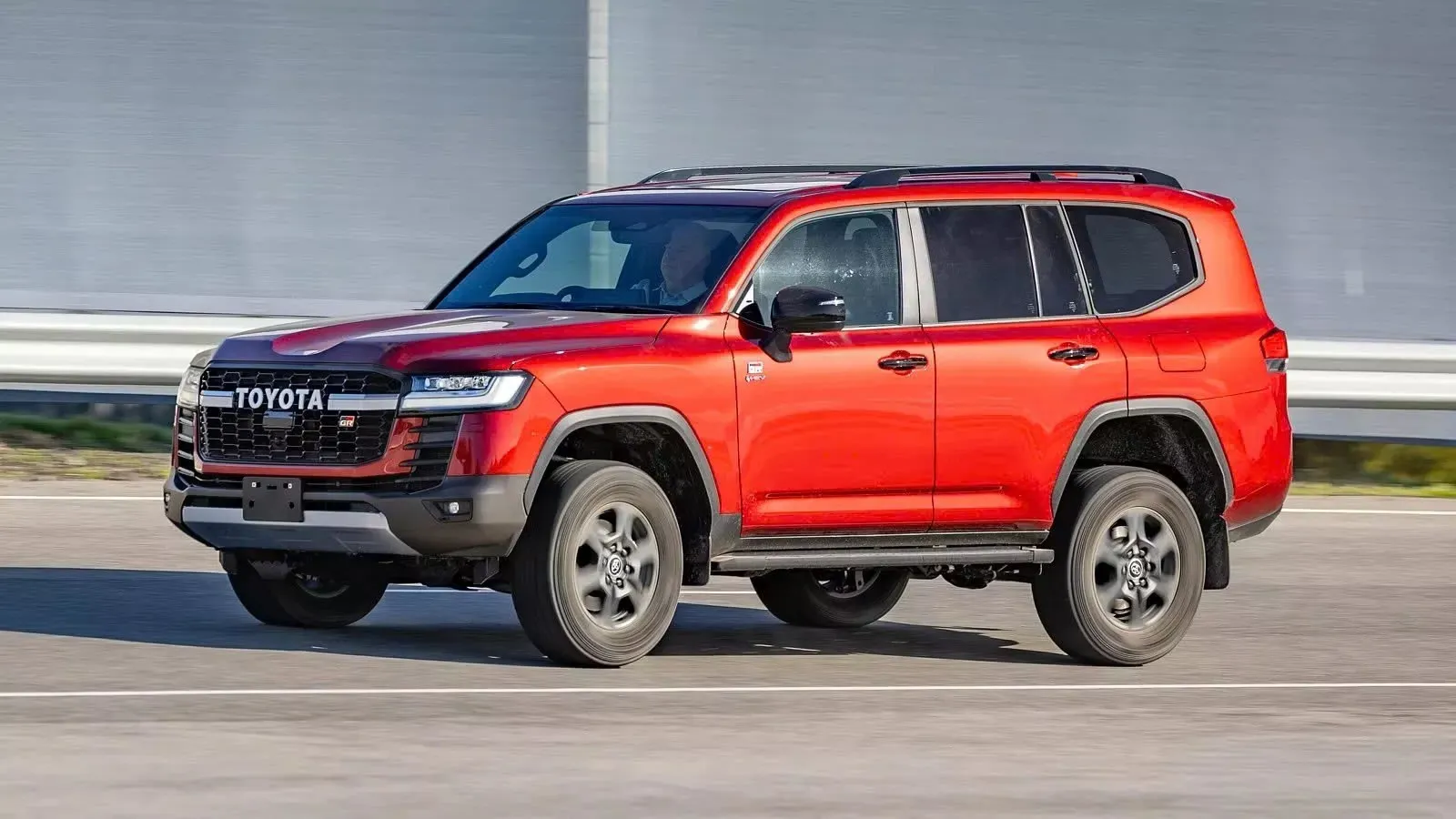 Toyota Land Cruiser 300 hybrid tạo công suất 421 mã lực và mô-men xoắn 790 Nm.