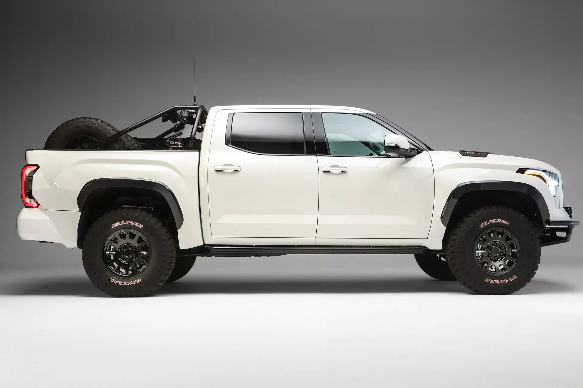 Xuất hiện đối thủ cạnh tranh xứng tầm với Ford F150 Raptor - 2