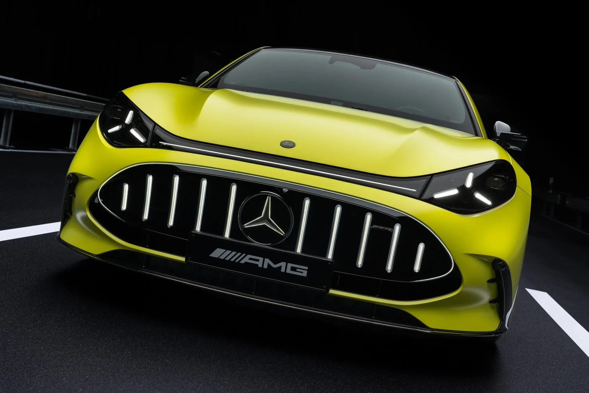 Mercedes-AMG GT 55 4-Door Coupe được trang bị 3 động cơ điện, cho&nbsp;công suất thường trực 510 mã lực.