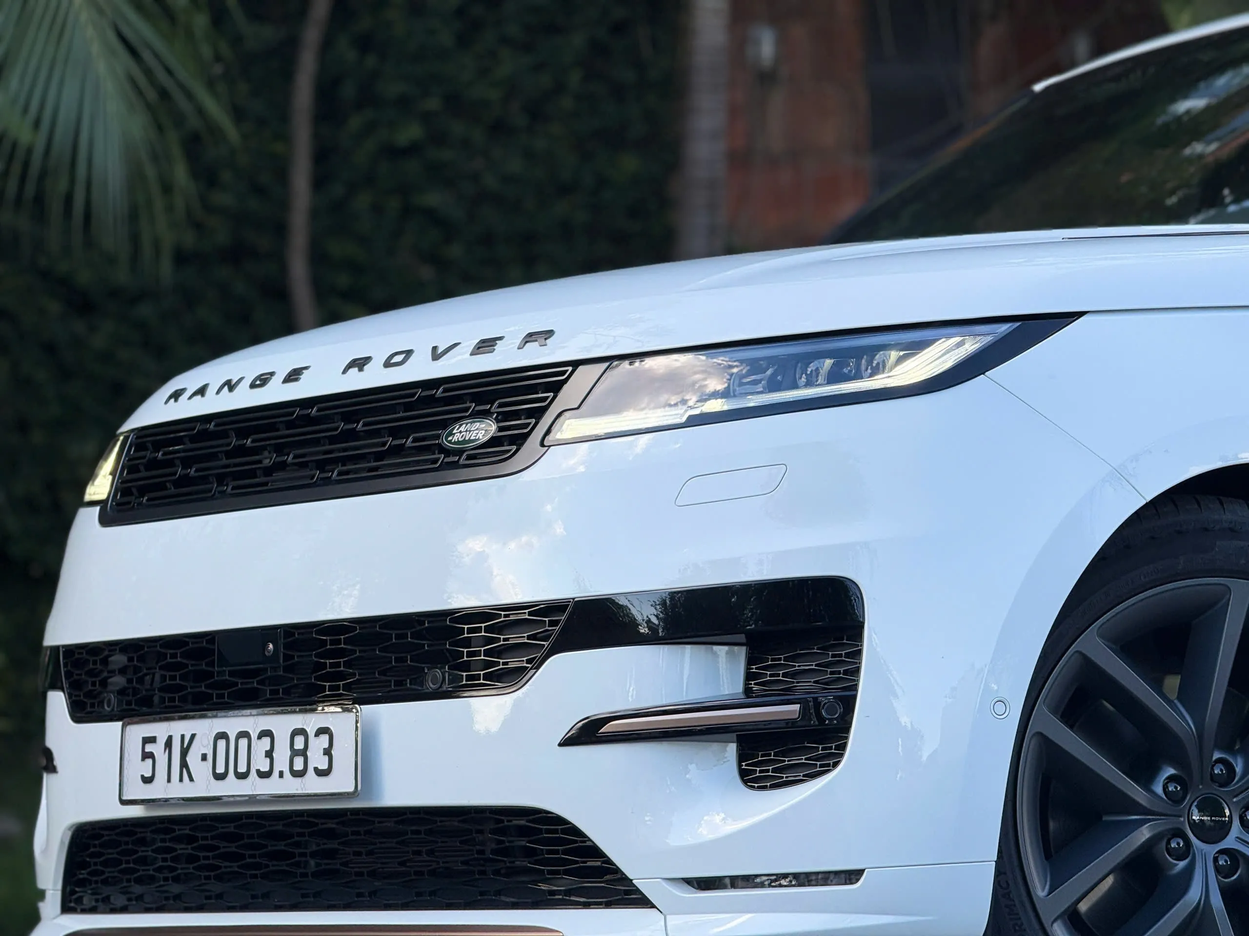 Chi tiết mẫu xe Range Rover Sport PHEV đầu tiên có mặt tại Việt Nam, giá hơn 8 tỷ đồng - 3