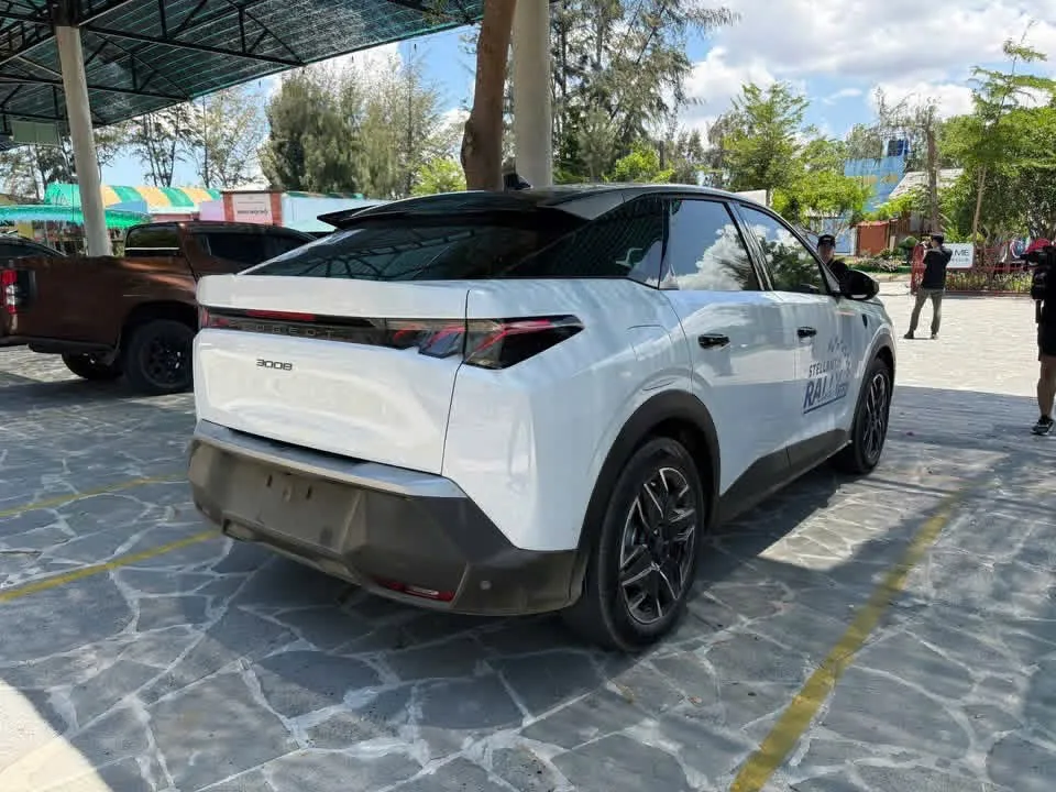 Peugeot 3008 và 5008 hoàn toàn mới áp dụng ngôn ngữ mới với logo 