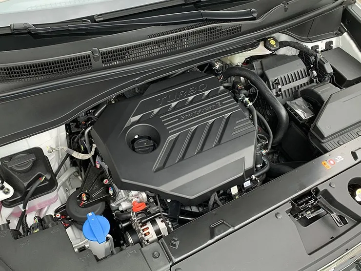 Giá xe Hyundai Custin mới nhất kèm ưu đãi tháng 6/2026 - 8