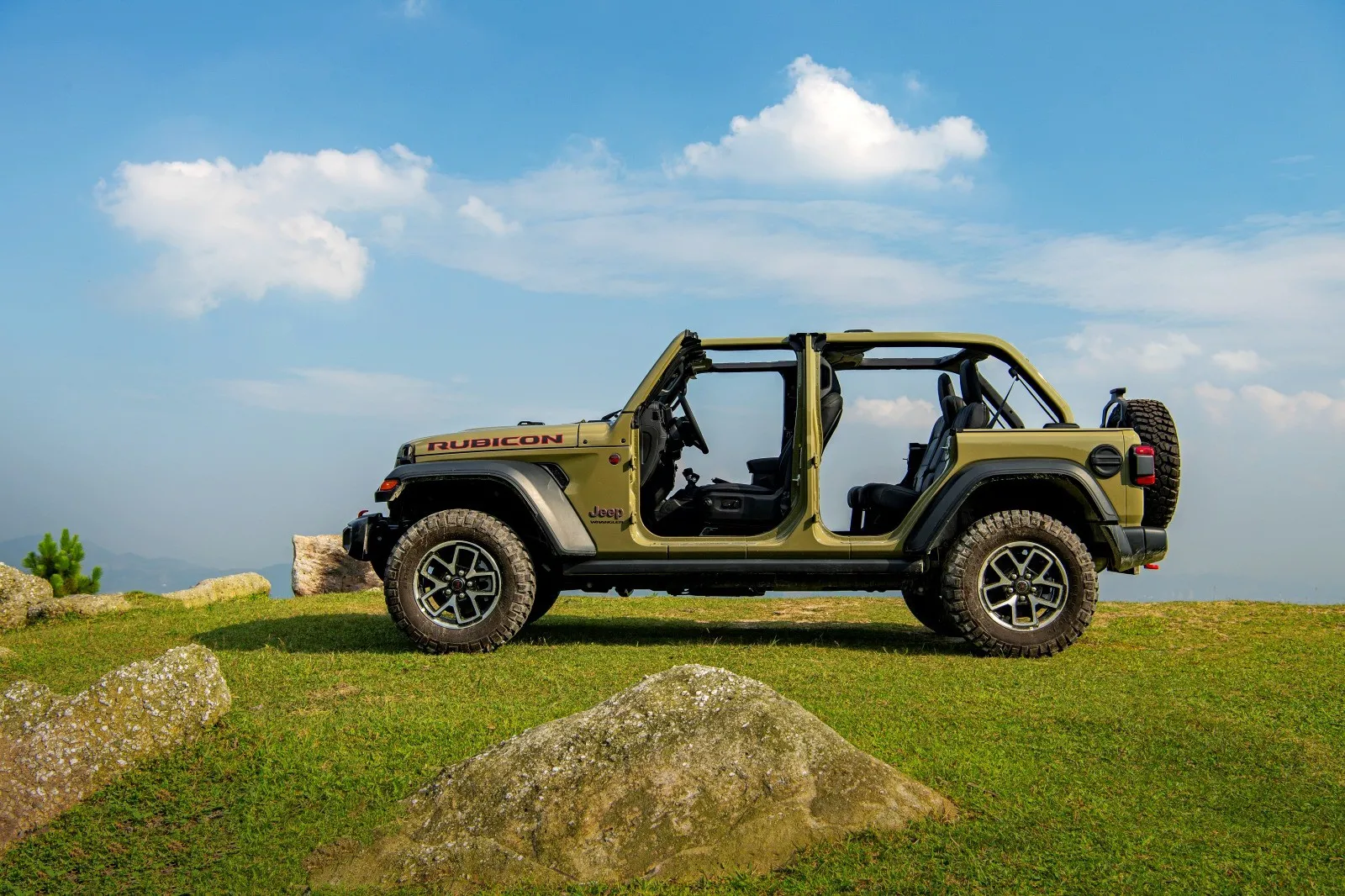 Jeep Wrangler phiên bản nâng cấp mới có mặt tại Việt Nam - 4