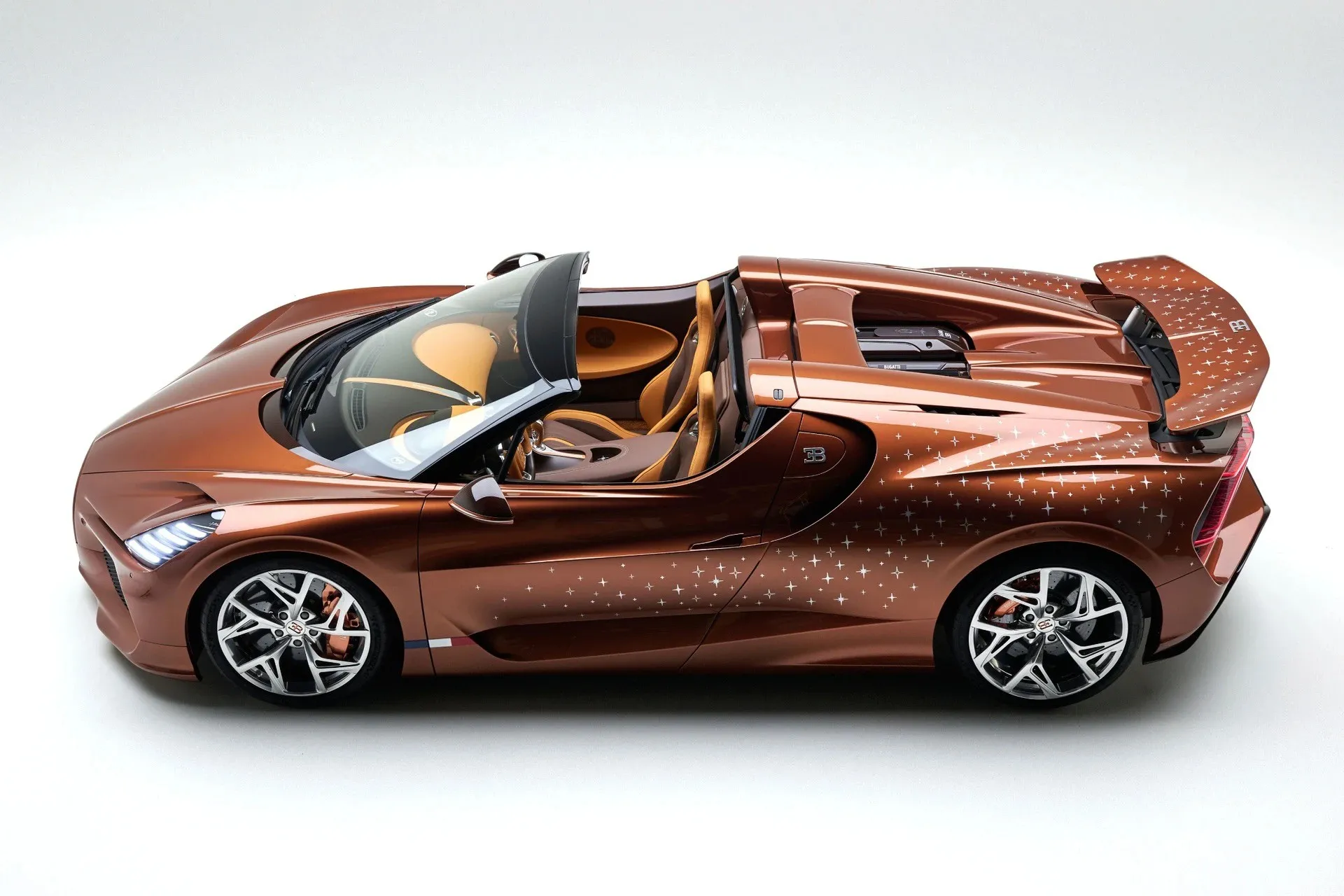Bugatti W16 Mistral 'Le Retour du Jeune Prince' là một tác phẩm nghệ thuật về cá nhân hoá Sur Mesure.