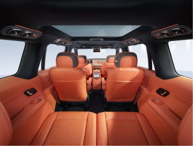 Không gian ba hàng ghế trên Lynk & Co 900. Ảnh: Lynk & Co