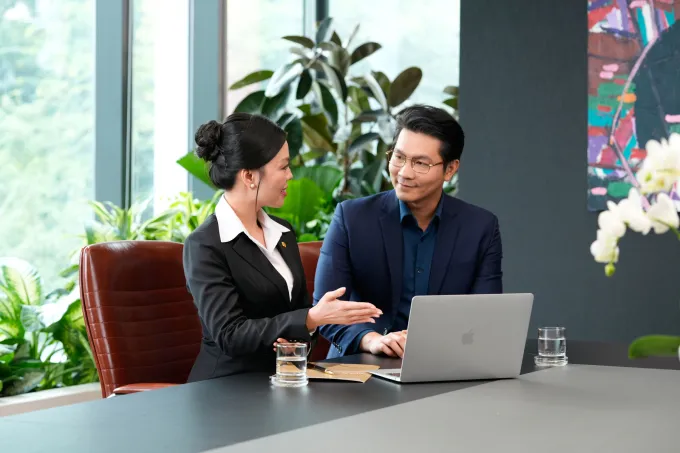 Đội ngũ chuyên gia BIDV Private Banking trao đổi với khách hàng tại chi nhánh Trung tâm khách hàng cá nhân cao cấp miền Nam. Ảnh: BIDV