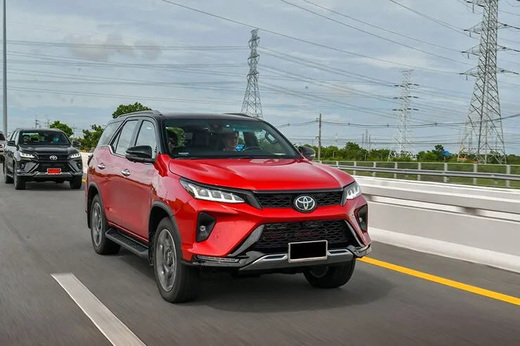 Giá xe Toyota Fortuner mới nhất tháng 6/2026 - 12