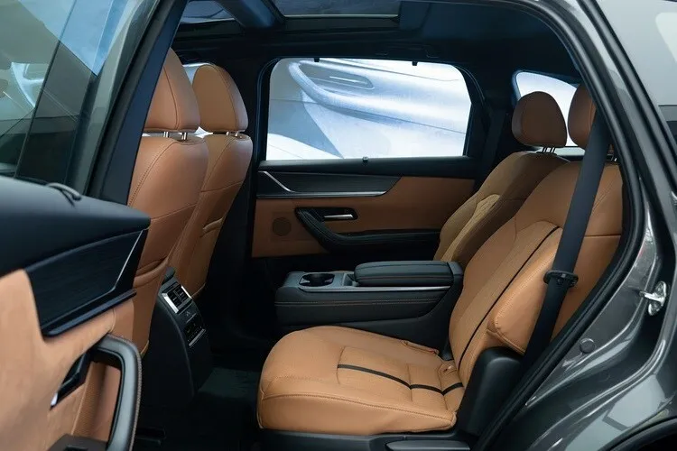 Mazda công bố giá bán bộ đôi xe sang CX-60 và Cx-90 tại Việt Nam - 5