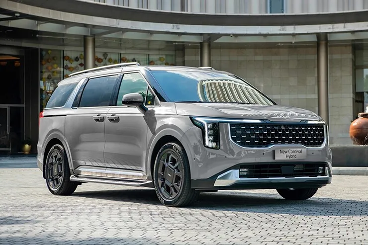 Kia Carnival Hybrid thêm bản mới 