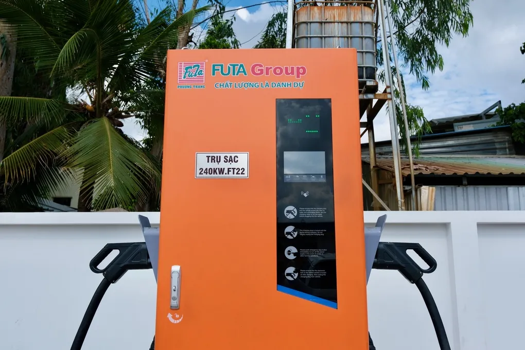 Trụ sạc nhanh 240 kWh của Futa EV Power. Ảnh: Hồ Tân