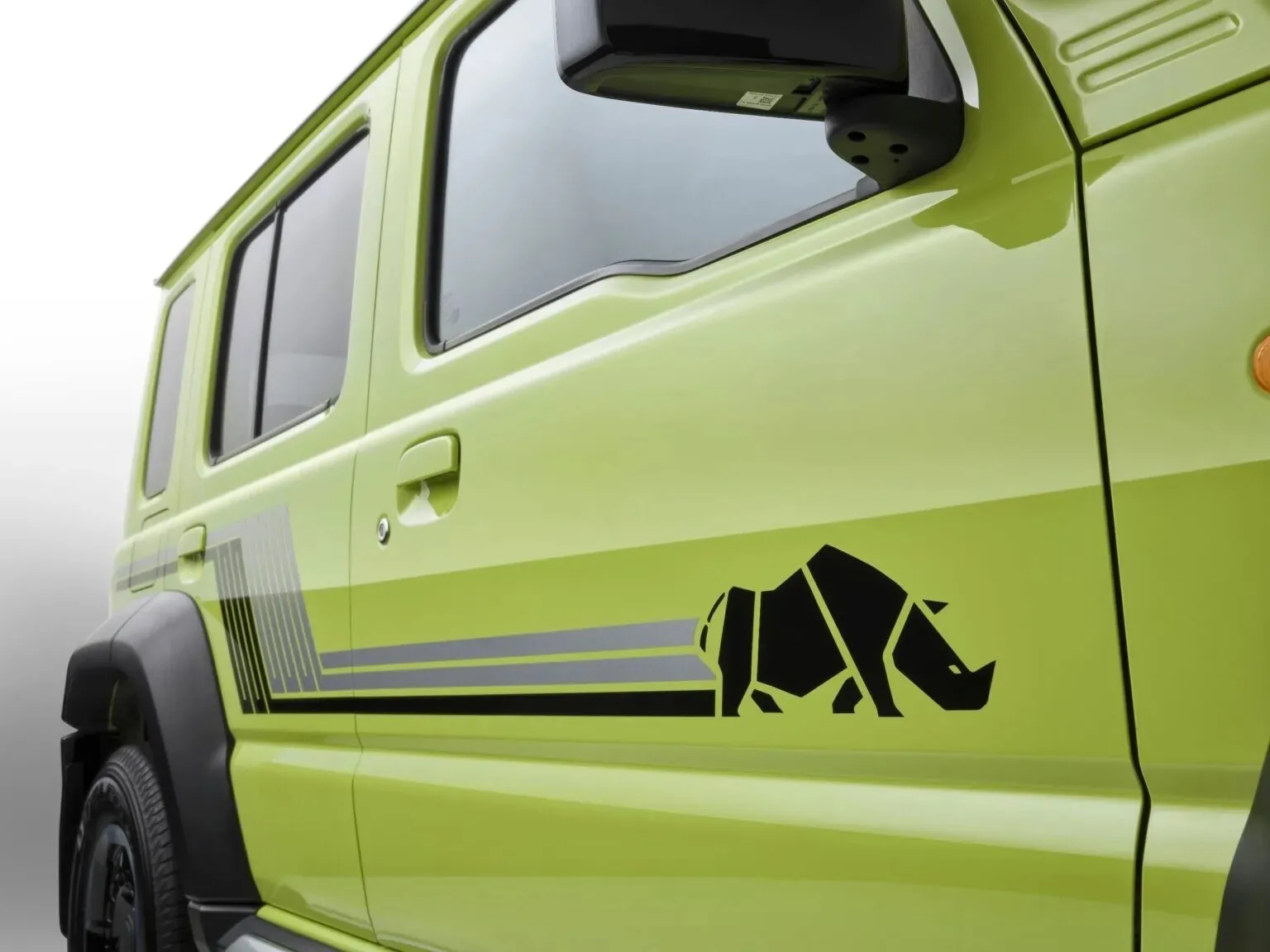 Jimny là mẫu xe địa hình cỡ nhỏ có nhiều gói nâng cấp độc bản từ ngoại thất đến nội thất.
