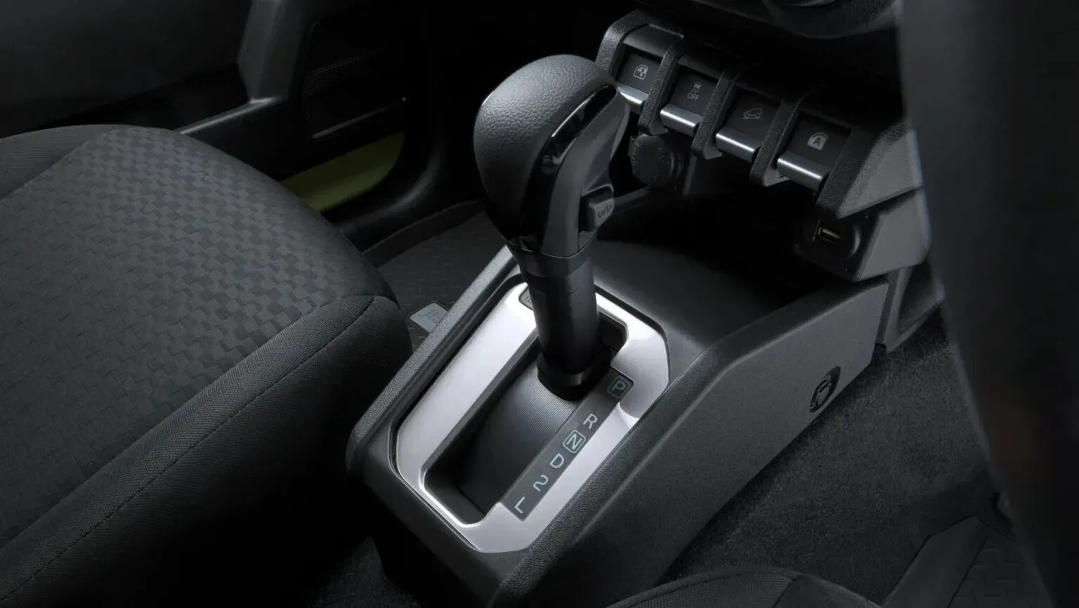 Suzuki tung ra phiên bản Jimny đặc biệt cho khách hàng thích Offroad - 8