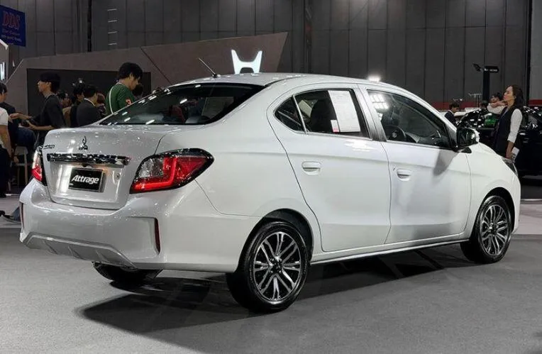 Nội thất Mitsubishi Attrage nâng cấp.