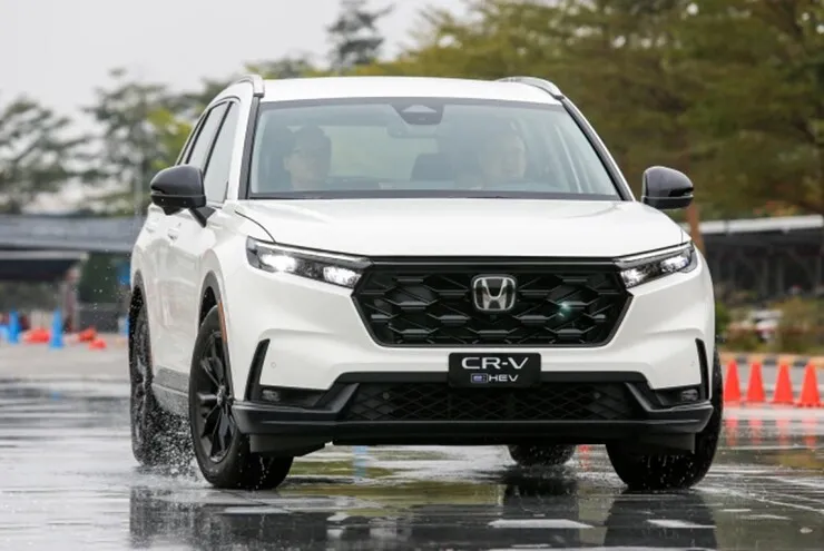 Honda CR-V được ưu đãi 50% lệ phí trước bạ.