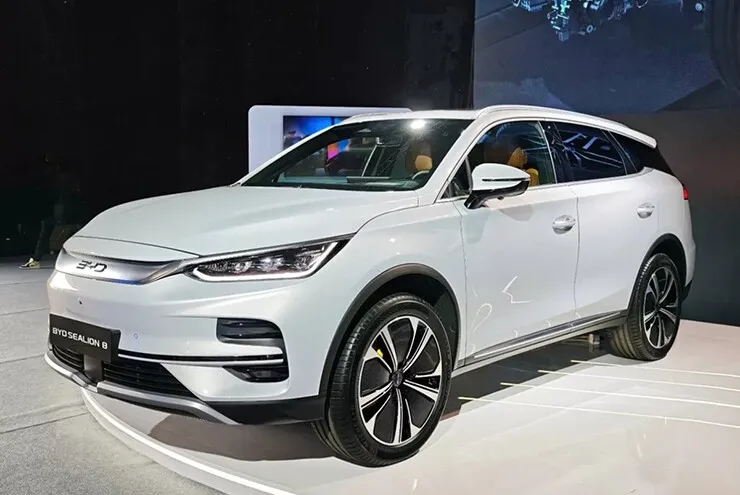 BYD Sealion 8.